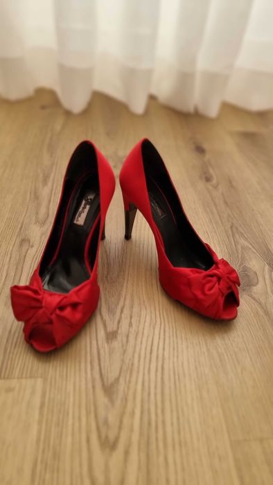 Sapatos de Salto Alto em Cetim Vermelho
