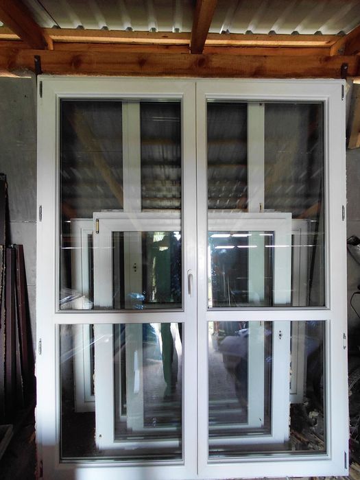 Drzwi balkonowe białe dwuszybowe