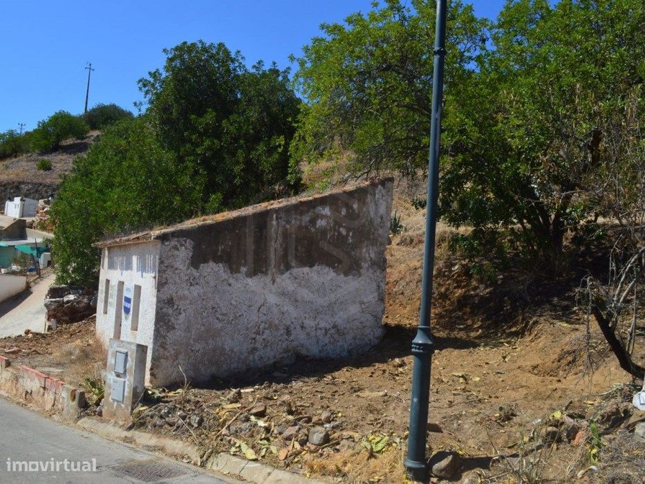 Terreno com ruina, Alte, Algarve