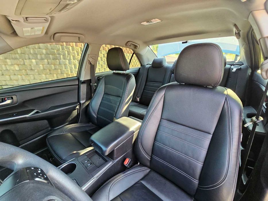 2017 Toyota New Camry Hybrid LE незначні пошкодження