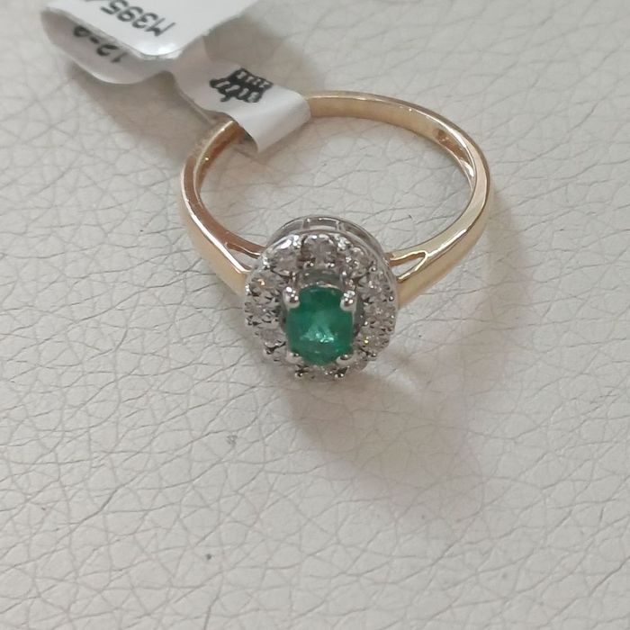 Złoty pierscionek szmaragd i diamenty