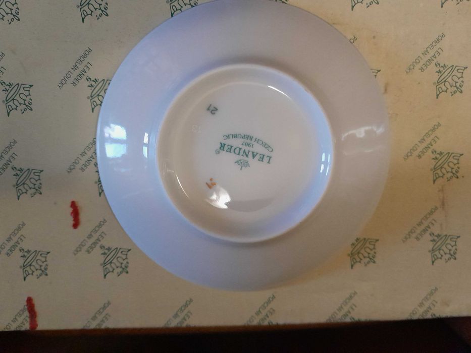 Набор фарфоровых чашек с блюдцем (Leander)