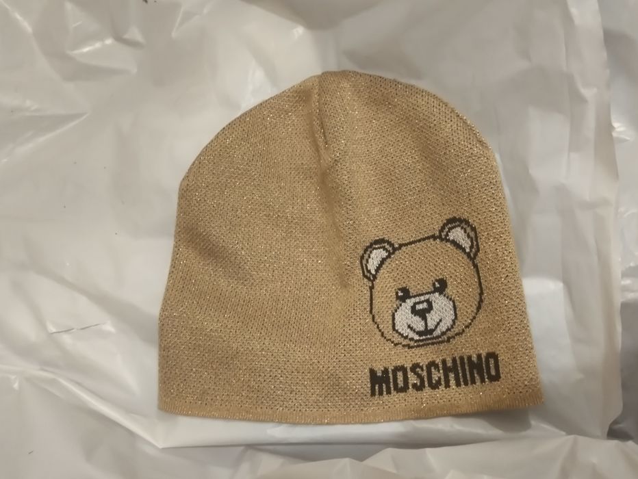 Moschino золотиста шапочка з класним складом 80% віскоза