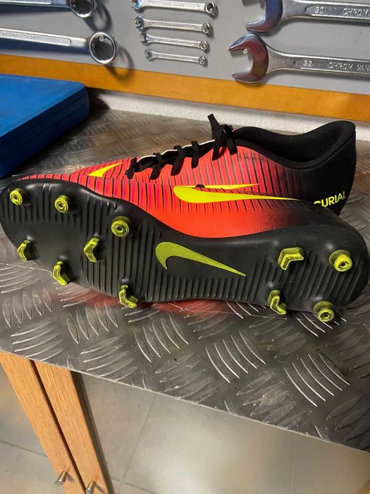 Chuteiras de futebol masculinas Nike Mercurial Veloce III FG