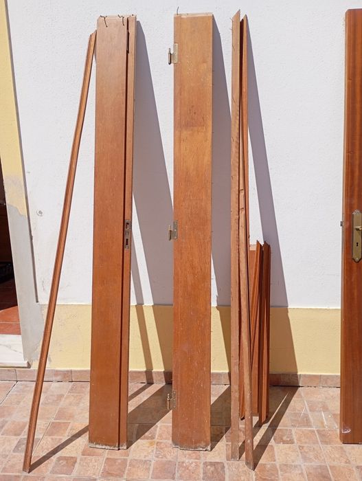 Porta em madeira e vidro