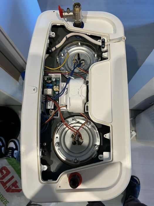Бойлер Ariston Velis 80