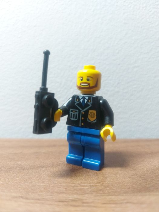 LEGO - minifigurka - policjant