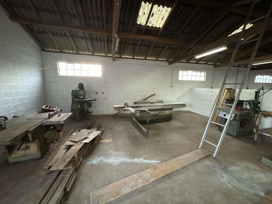 Alugo Armazém para Carpintaria equipado com maquinas