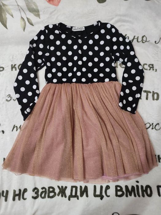 Святкова сукня в горошок