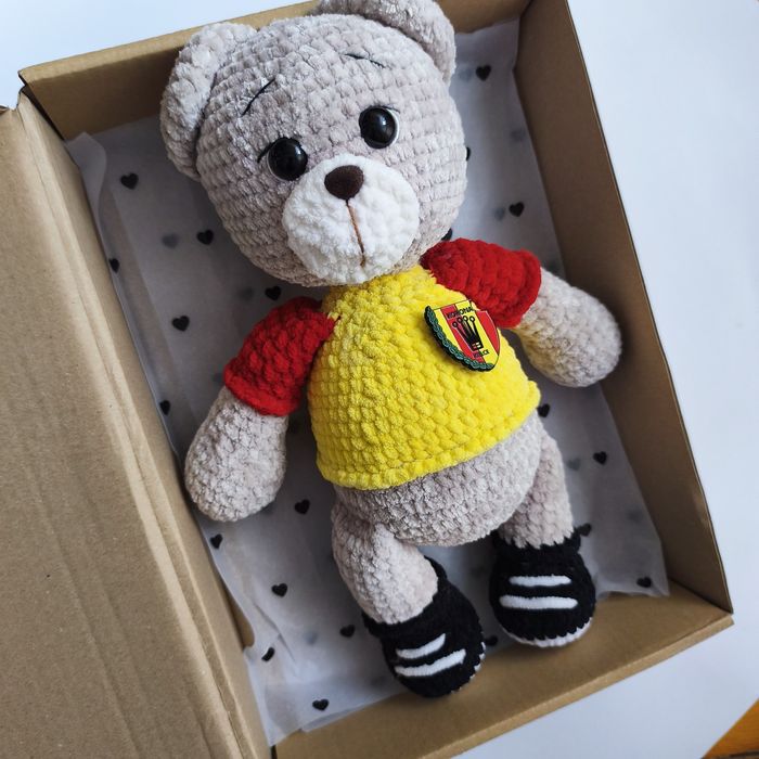 Miś maskotka kibic piłkarz korona Kielce na szydełku handmade prezent