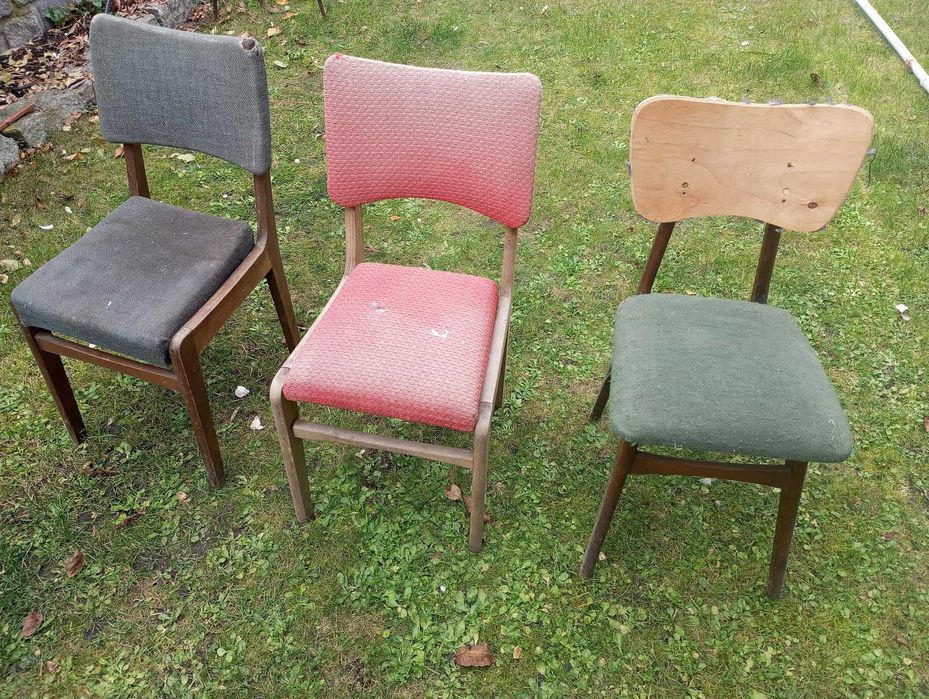 Krzesła PRL hałas motylek