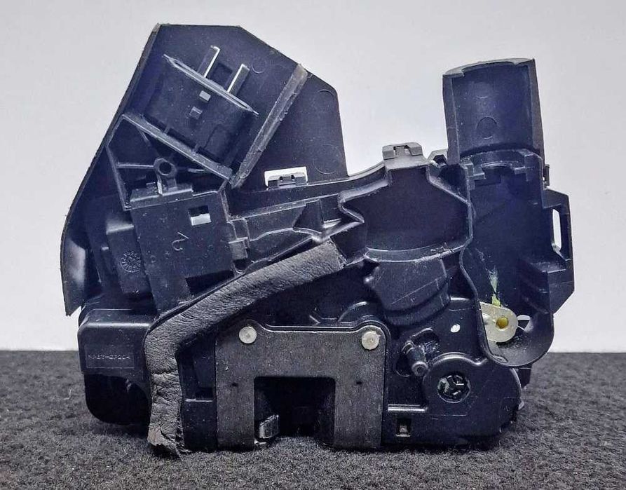 Fechadura / Fecho Porta Trás Esquerdo 825031733R - RENAULT MEGANE IV Hatchback