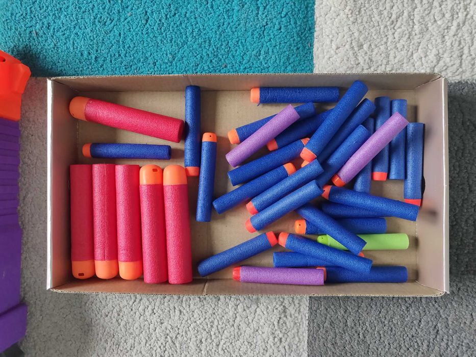 Pistolety NERFY 5 szt. kolekcja, sprawne, strzałki