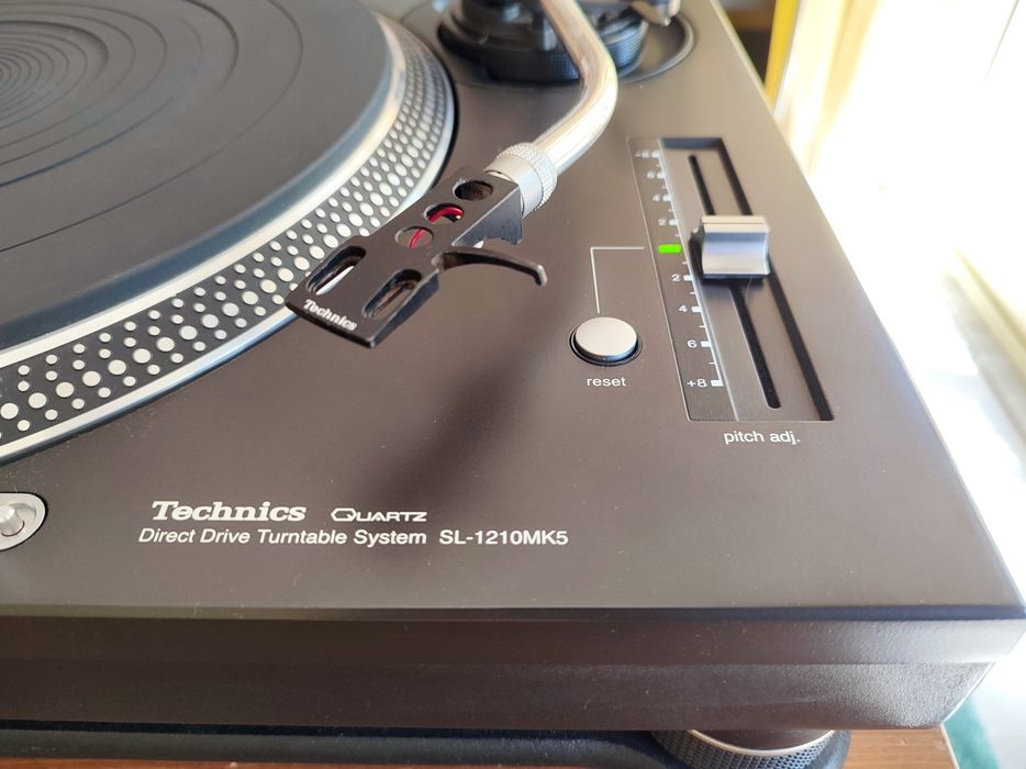 Technics SL-1210MK5 gira discos Direct Drive C/Novo!