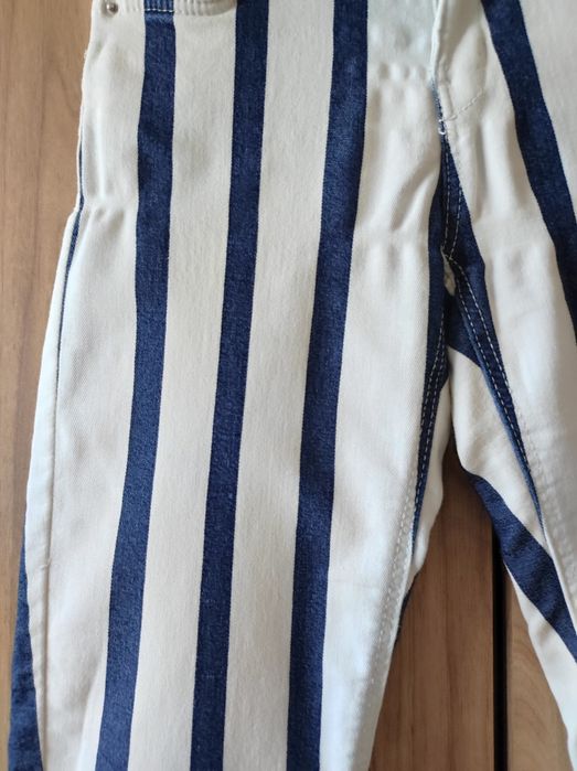 Spodnie XXS 32 Bershka dżinsy do kostek rurki białe paski