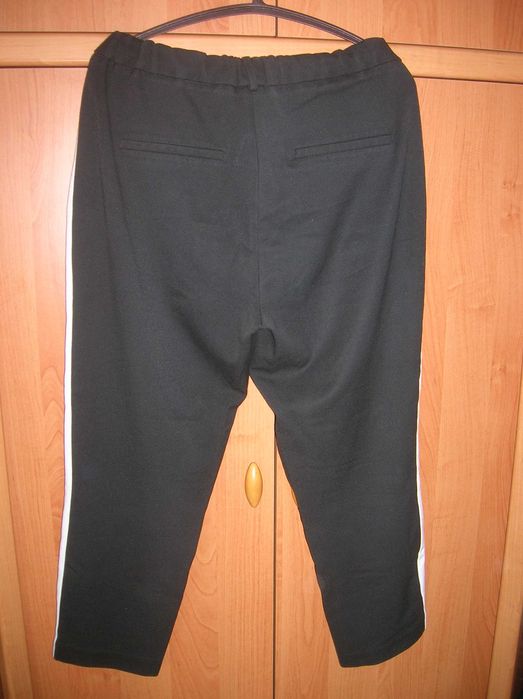 Спортивные брюки модные  для школьниц средних классов