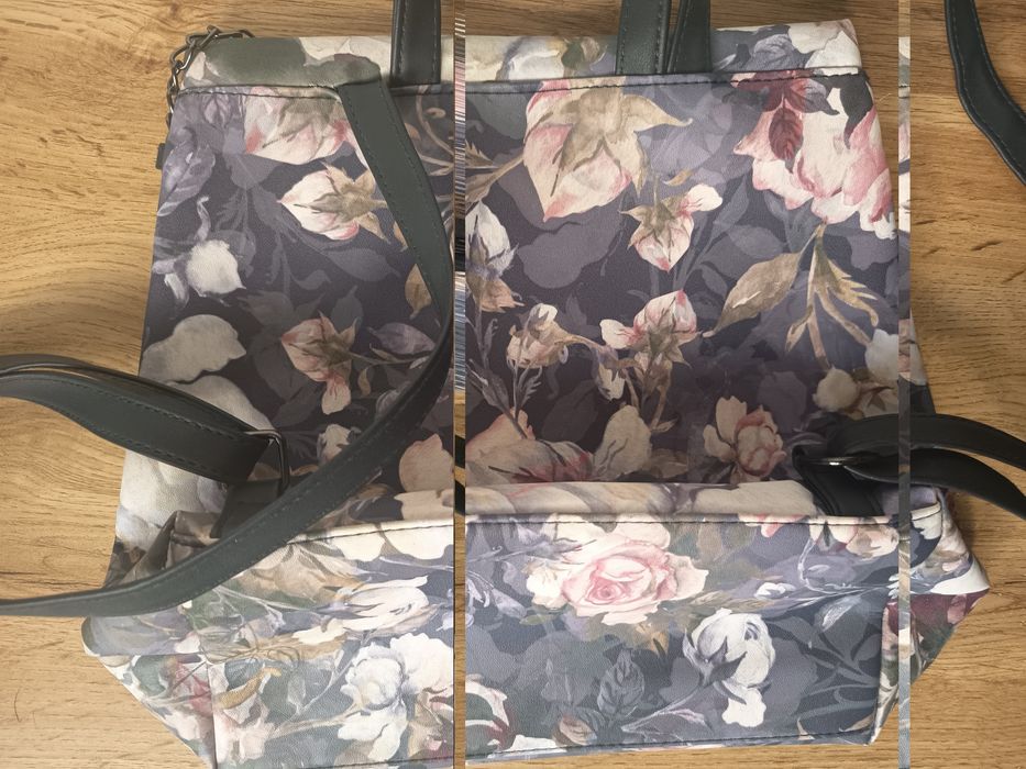 Mały plecak Avon w kwiaty 30 cm wielokolorowy