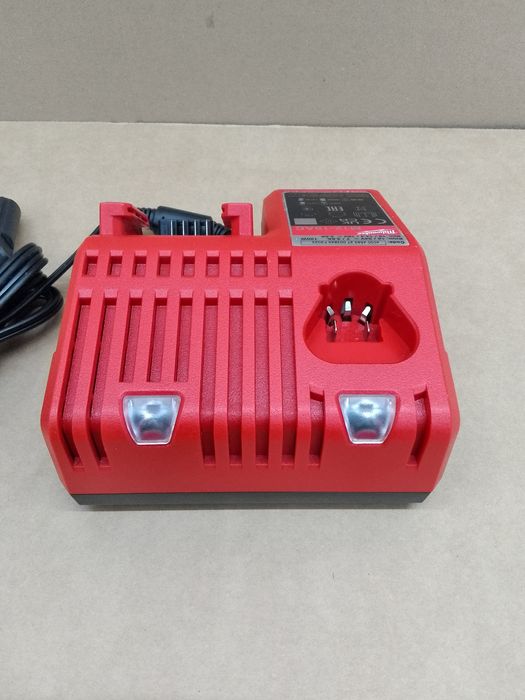 Milwaukee M12-18AC Ładowarka Akumulatorów Baterii Orginał 12/24V