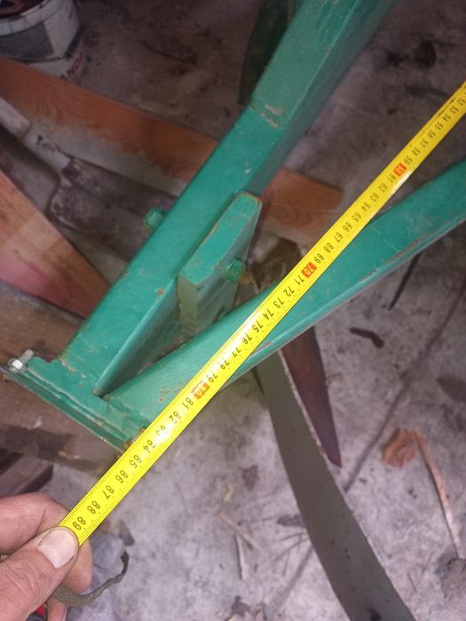 Плуг двокорпусний