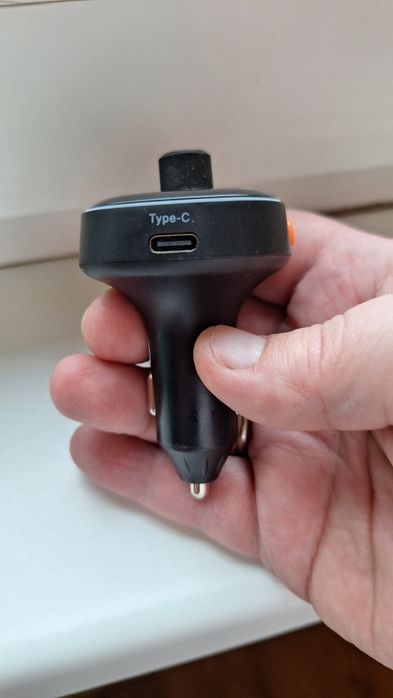 ФМ трансмиттер блютуз зарядка Fmt050