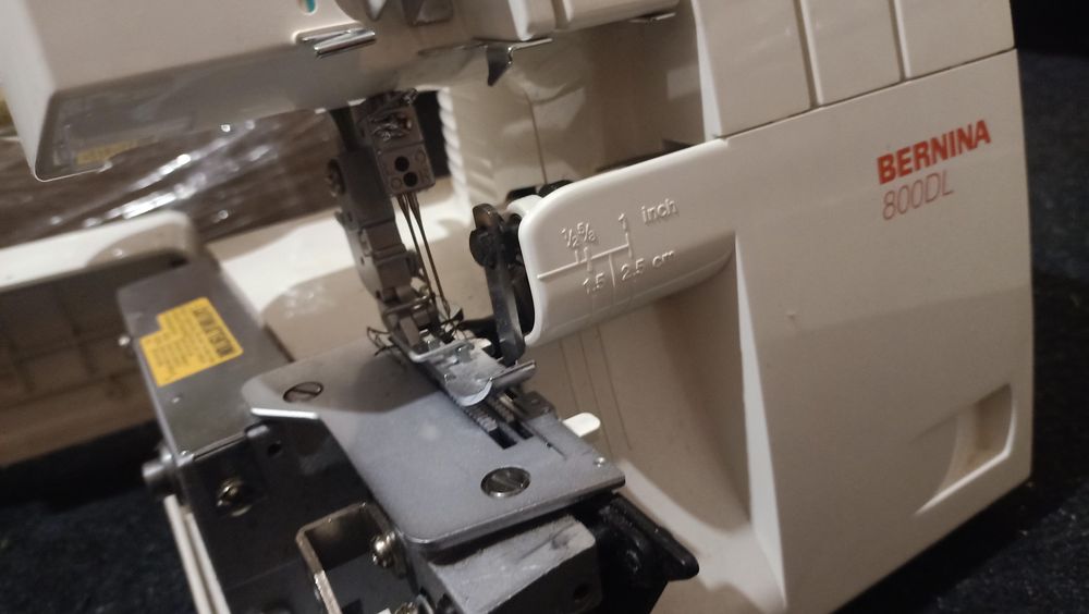 Швейна машина оверлок Bernina 800DL