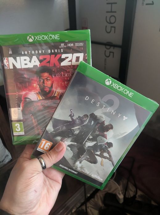Xbox One 500Gb com 2 jogos  incluídos