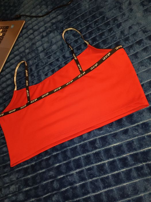 Стильний червоний топ Levi's