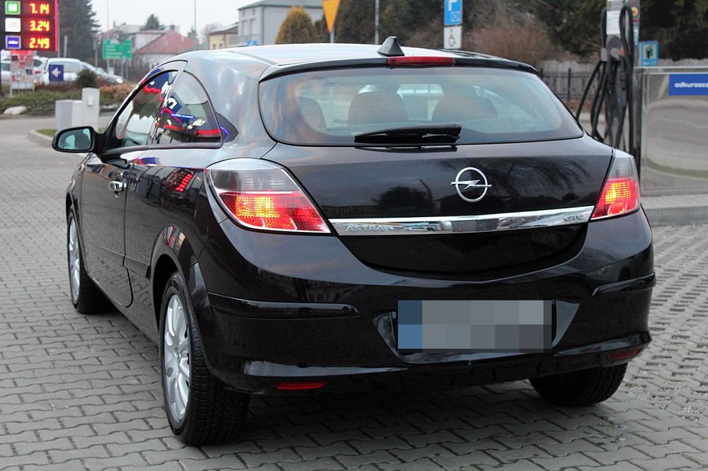 Opel Astra GTC.Niski przebieg.Klimatyzacja