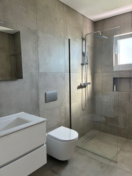 Moradia T3+1 nova, com piscina em Samora Correia