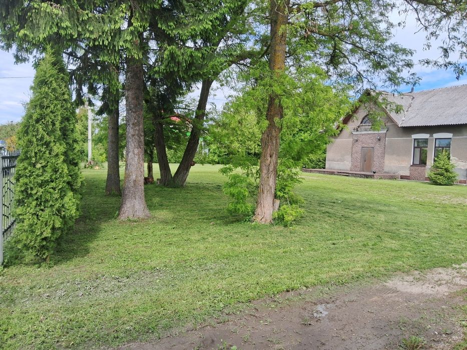 Оренда приміщення 200м2+виставковий майданчик 15сот