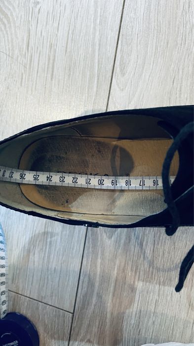 Buty markowe skórzane r. 39 ale to bardziej 40 (26,5cm)  bdb