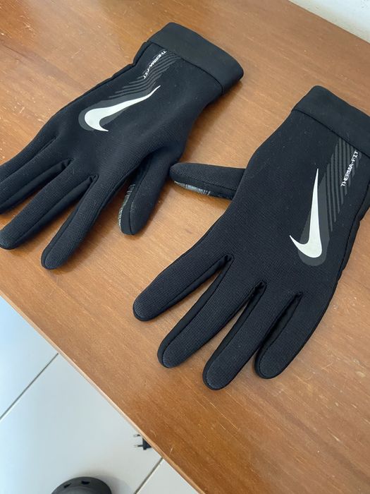 Luva de nike em bom estado