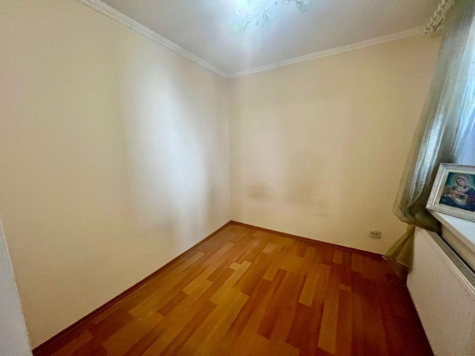 Продається 2-кімнатна квартира в самому центрі міста. Чортків