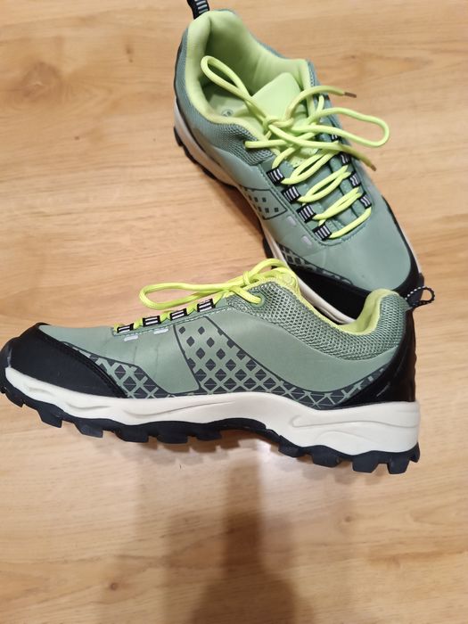 Жіночі трекінгові кросівки