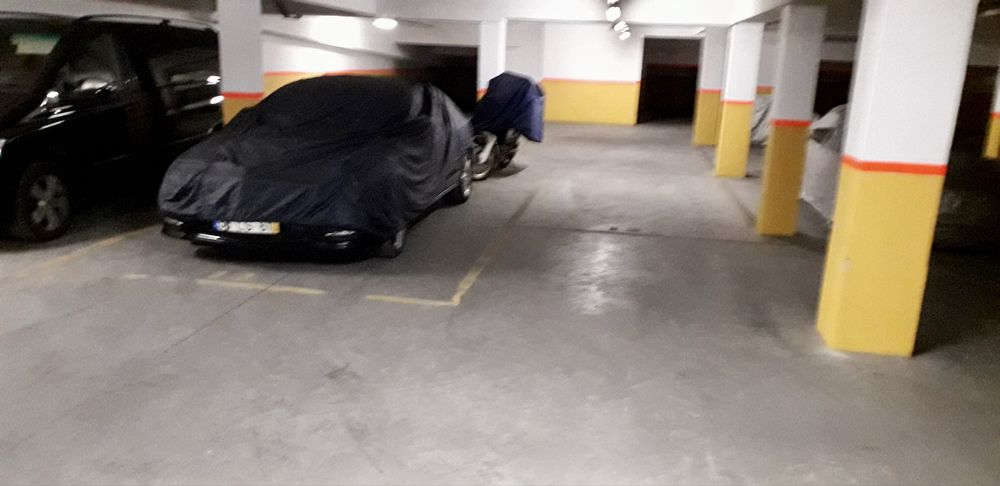 Garagem com area de 1448m2 , wc+ 40lugares + 12 motos