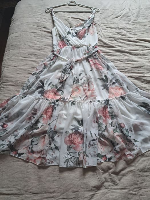 Zwiewna sukienka w kwiaty