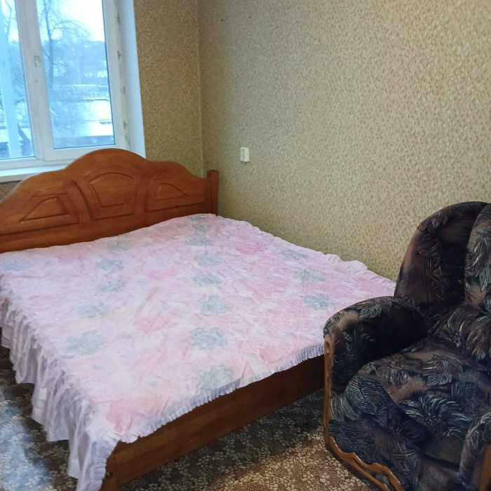 Продам 2 комнатную  квартиру  на Коммунаре возле метро