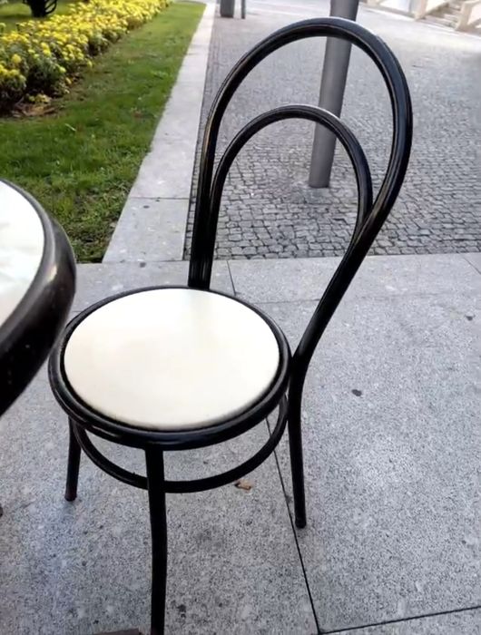 Conjunto de Mesa Redonda com 4 Cadeiras – Esplanada ou Jardim