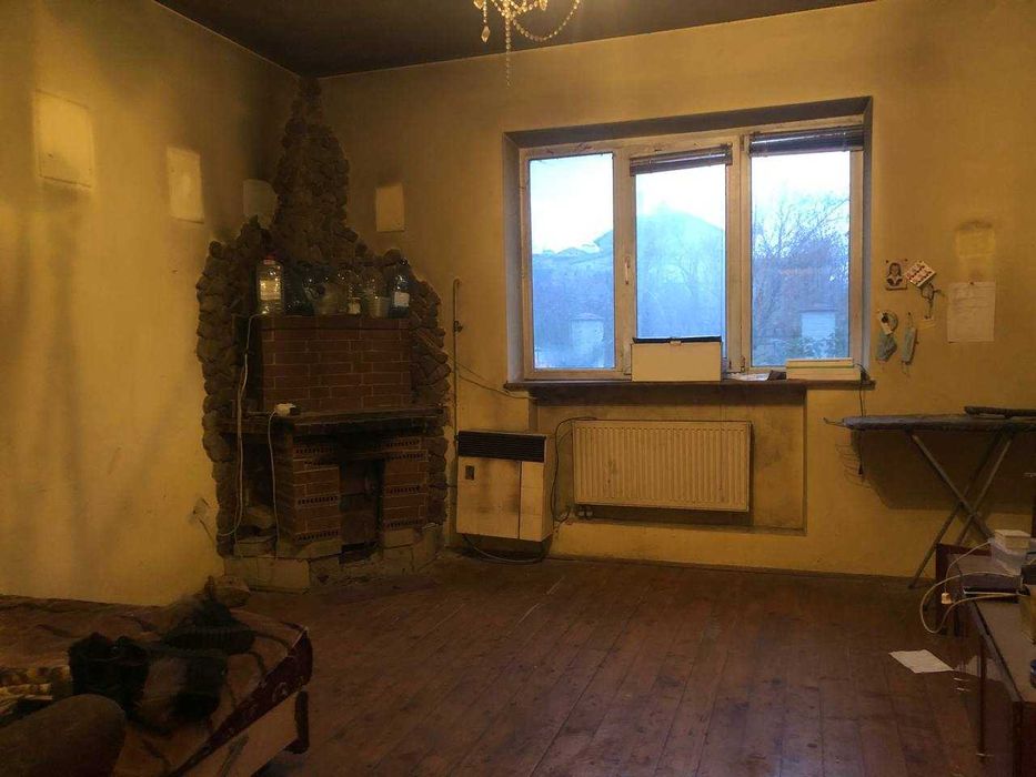 Продаж будинку і земельної ділянки