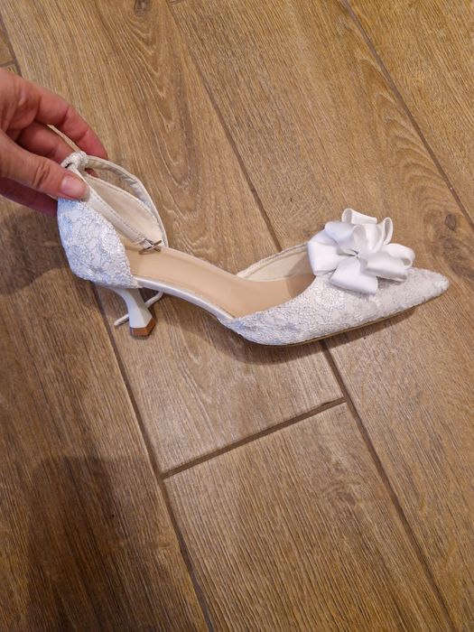 Buty białe ślubne z kokardą