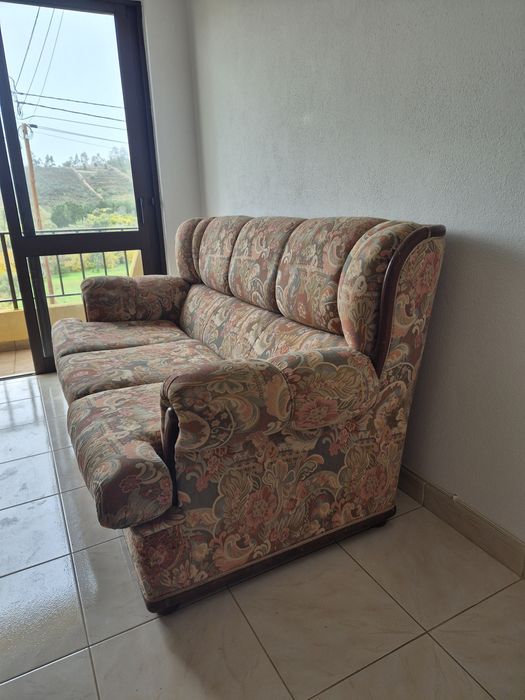 Sofá-cama de 3 lugares + 2 cadeirões – conjunto completo