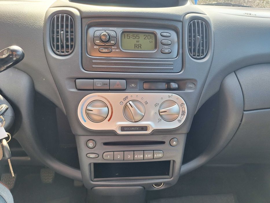 Toyota Yaris — fotografia 8