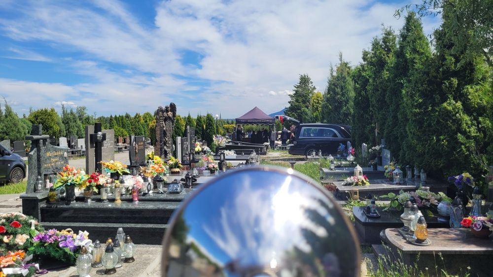 Zawodowy trębacz na pogrzeb. Cisza, trąbka, trębacz, oprawa muzyczna!