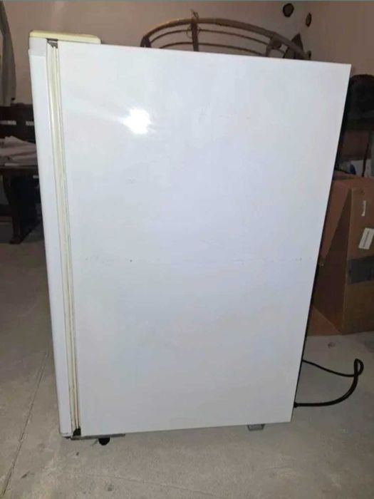 Продам маленький холодидьник фірми Samsung б/у