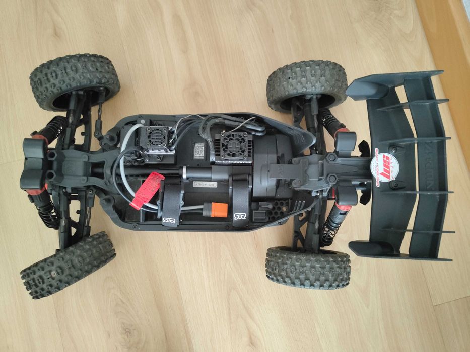 Arrma Typhon blx4x4 223s 1/8 brushless