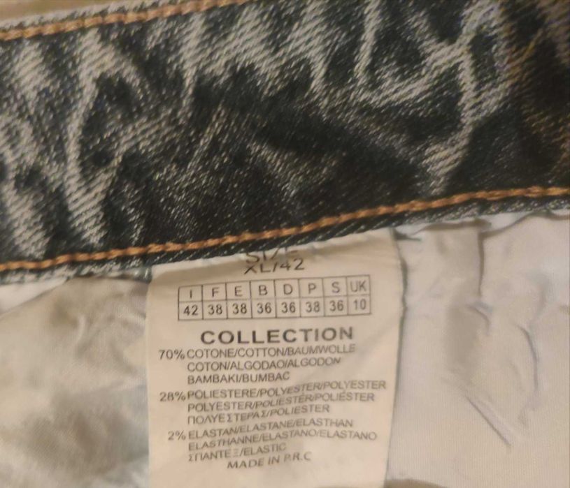 Продаю джинсы со стразами ,размер 42(XL)