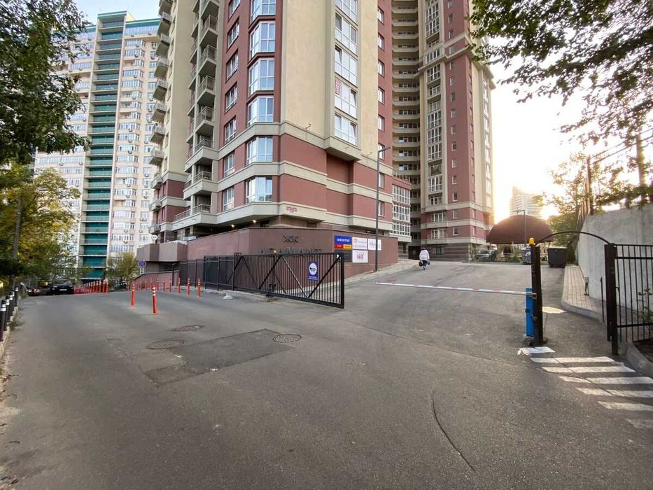 Офіс, Клініка, Салон 74 кв.м, ЖК Адамант, вул. Липківського 33-а