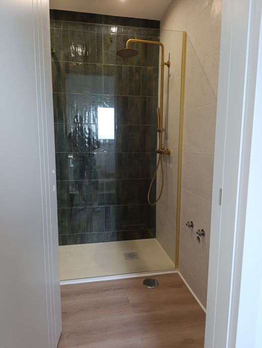 Ladrilhador pedreiro e vinílico profissional