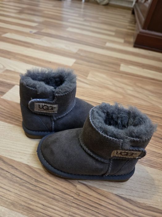 UGG  дитячі 24 р сірі зима