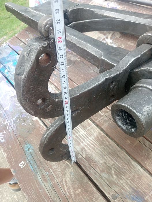 Kowalskie starej produkcji imadło o wadze 67.55 kg